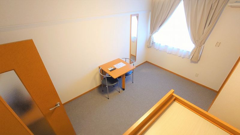 レオパレスアンプリオ　シエル 居間