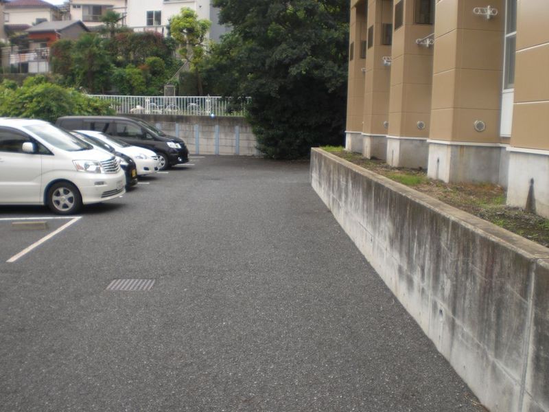 レオパレス清水坂 駐車場