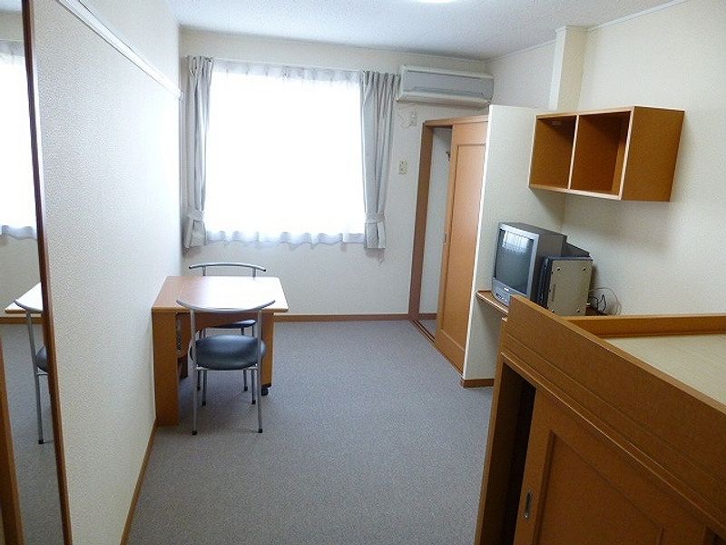 レオパレスウエノ 居間