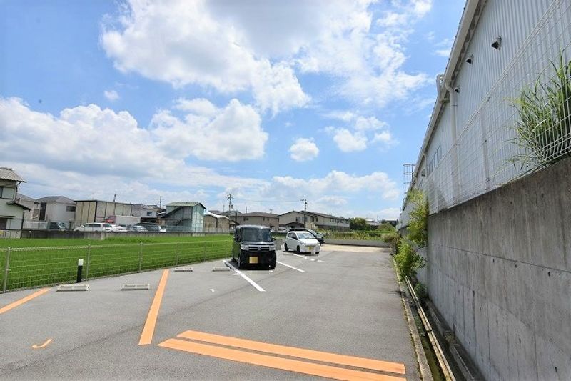 クレイノ蓬莱 駐車場