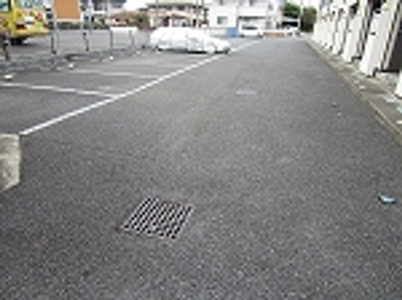 レオパレスフェニックスＦⅢ 駐車場