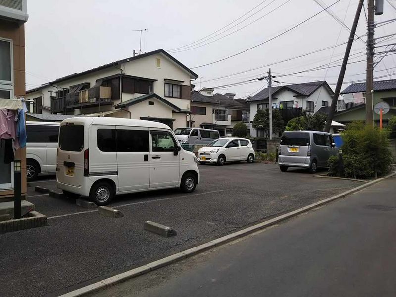 レオパレスグレイスⅡ 駐車場