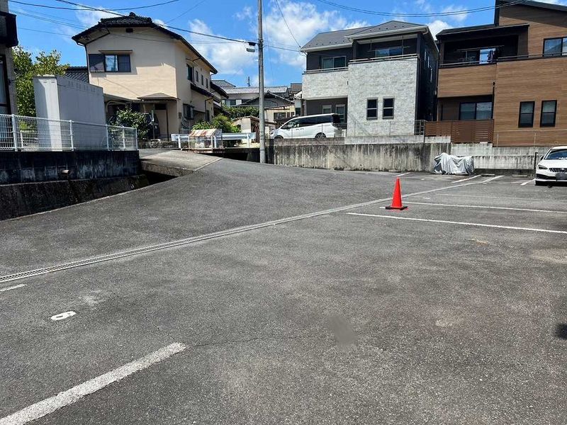 レオパレスアトリオ 駐車場