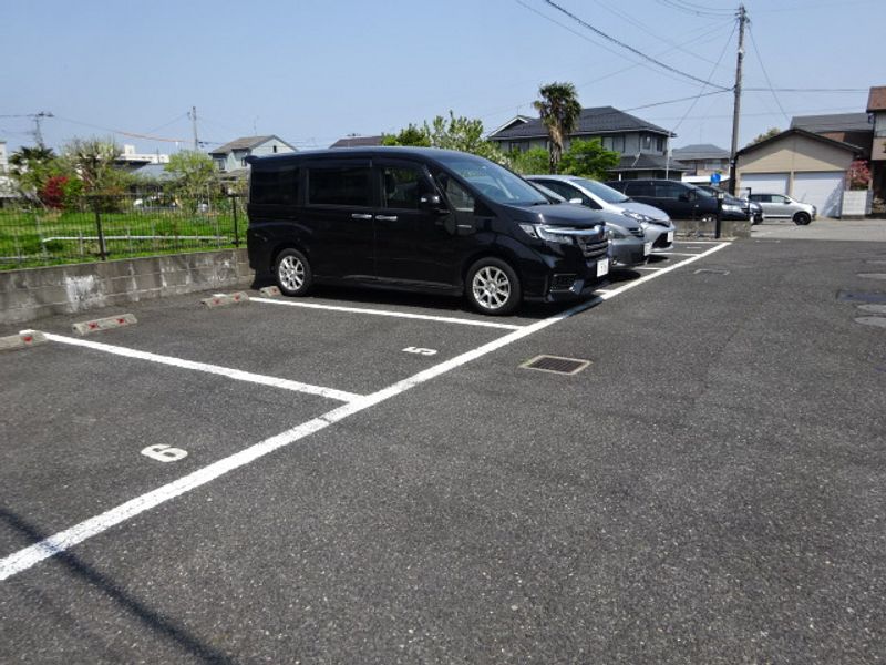 レオパレスＮｅｗ　リベラル 駐車場