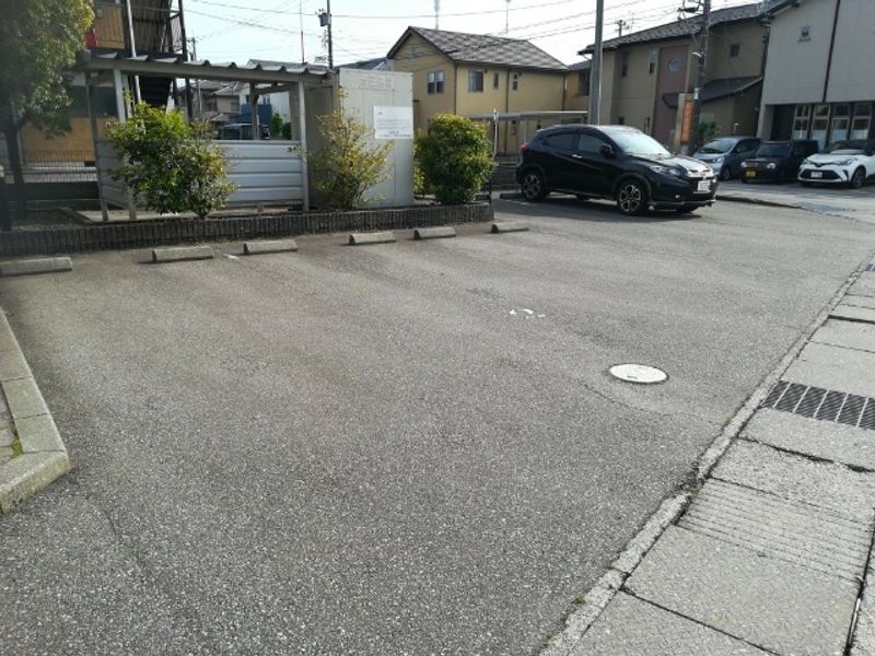 レオパレスＭ 駐車場