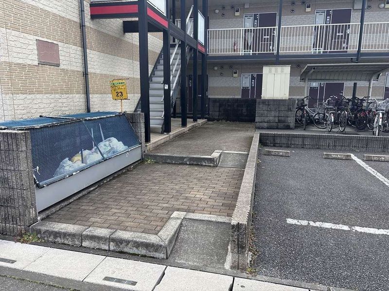 レオパレスロワメゾン エントランス
