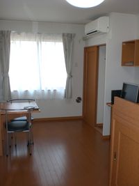レオパレスキアヌ 居間