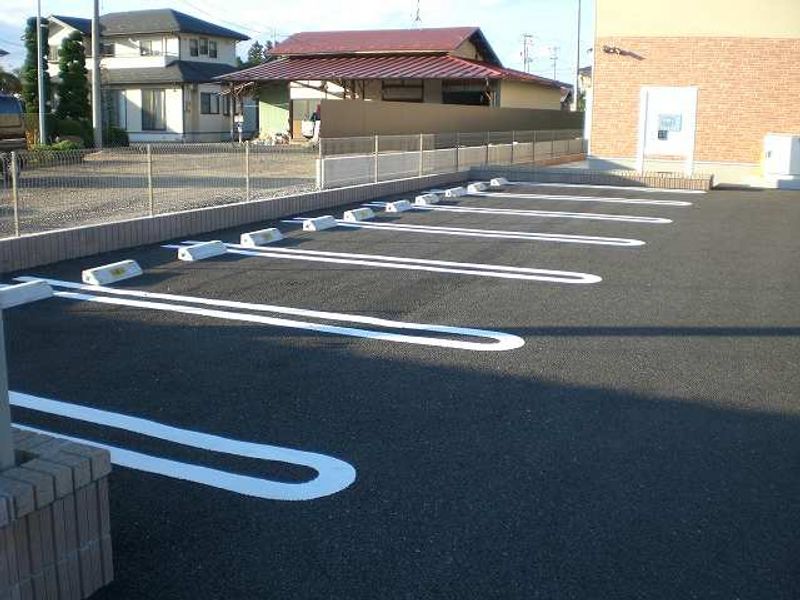 レオネクスト浦向 駐車場