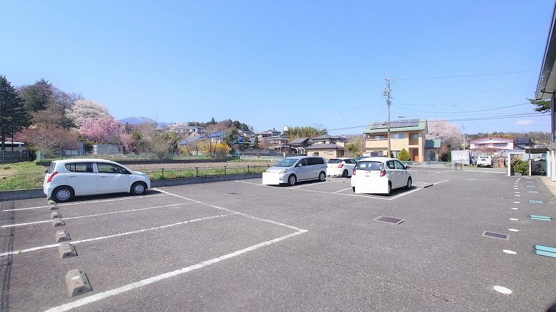 レオパレスエトワール 駐車場