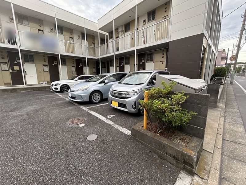 レオパレス旭 駐車場