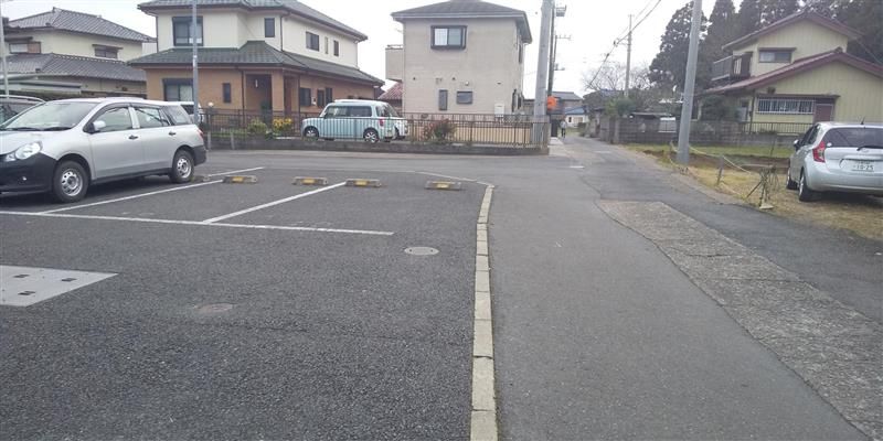 レオパレスＲ＆Ｒ 駐車場