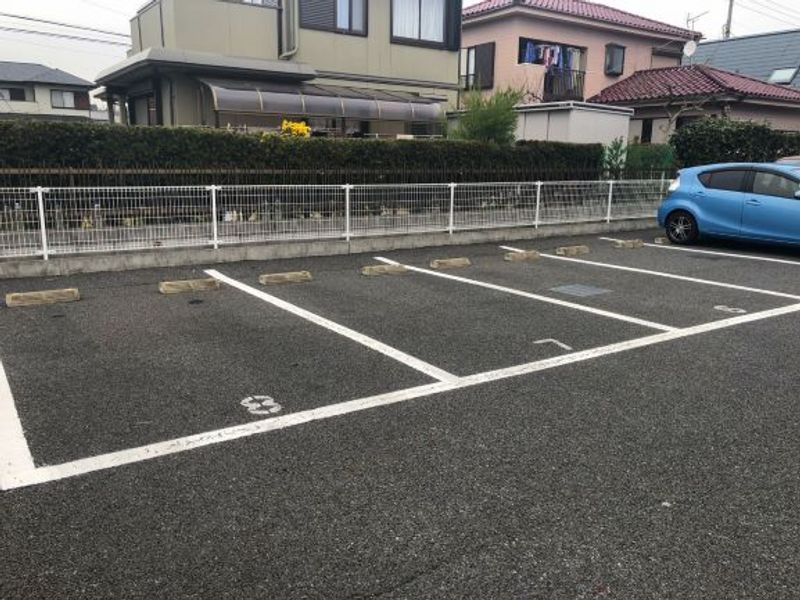 レオパレスミッキー 駐車場