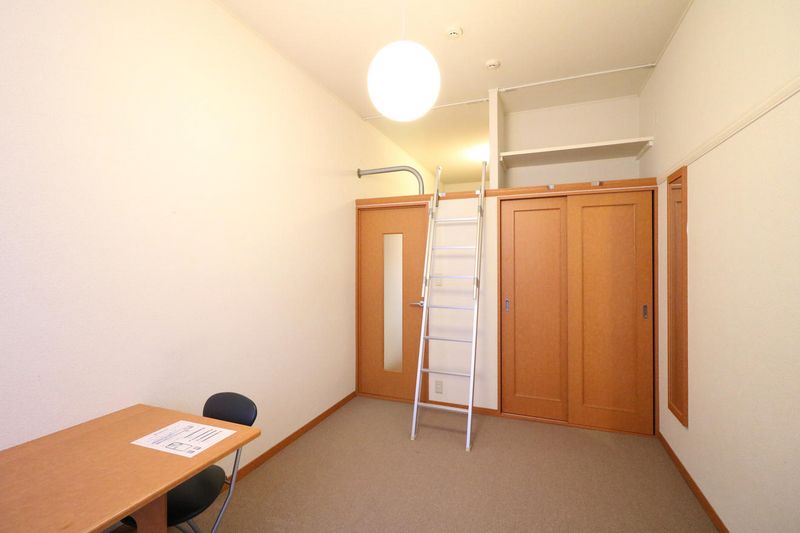 レオパレスエタージュ 寝室