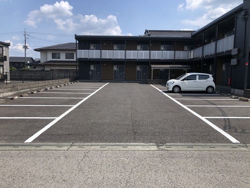 レオパレス友和 駐車場