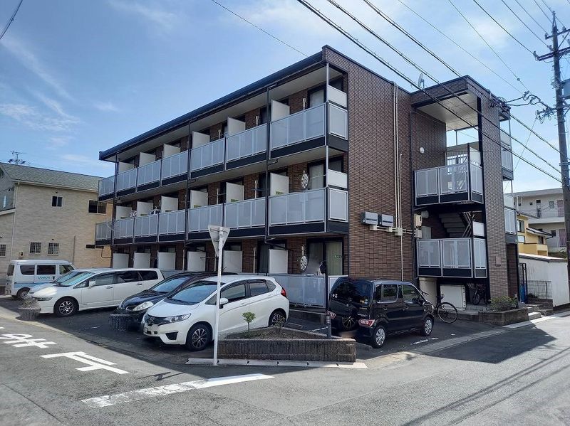 レオパレスＣＯＺＹ　ＦＬＡＴＳ 駐車場