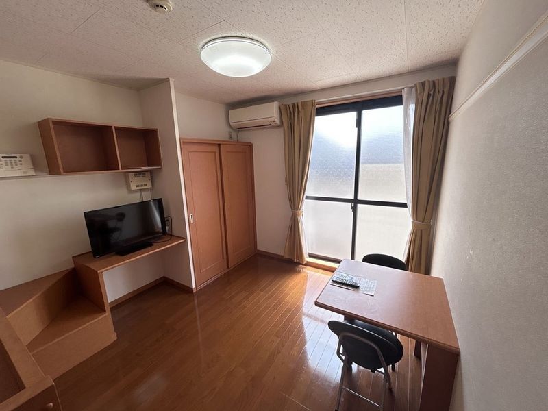 レオパレス向日葵 居間