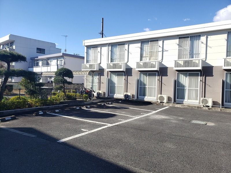 レオパレスシャトラン 駐車場