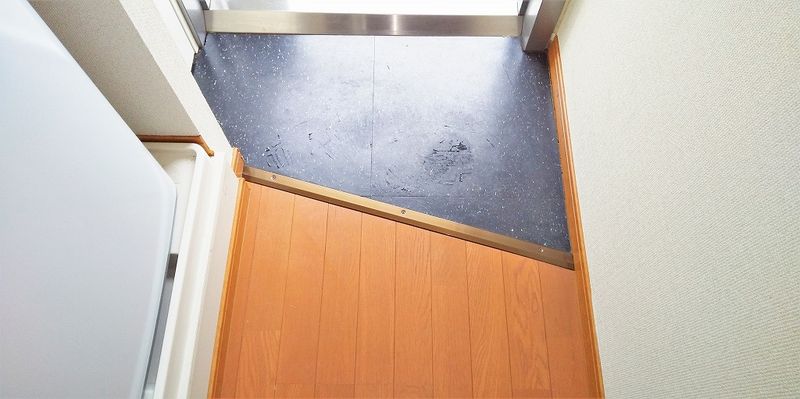 レオパレスグランドゥール 玄関