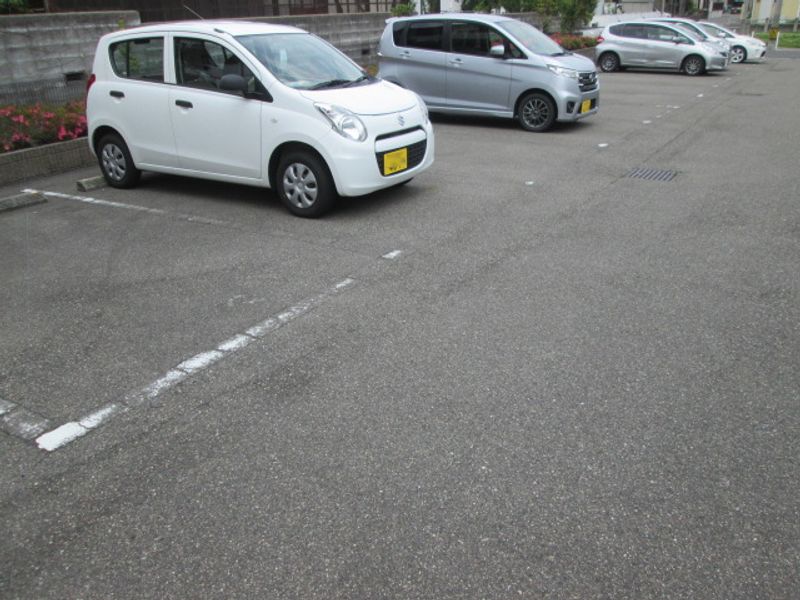 レオパレスオリビアンＡ 駐車場