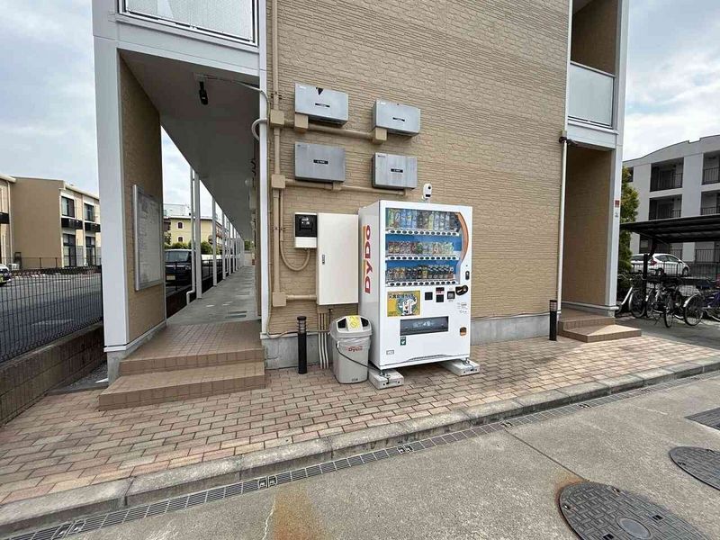 レオパレスイターナル エントランス
