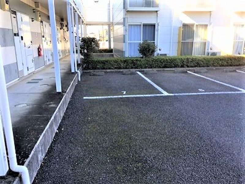 レオパレスロータス 駐車場