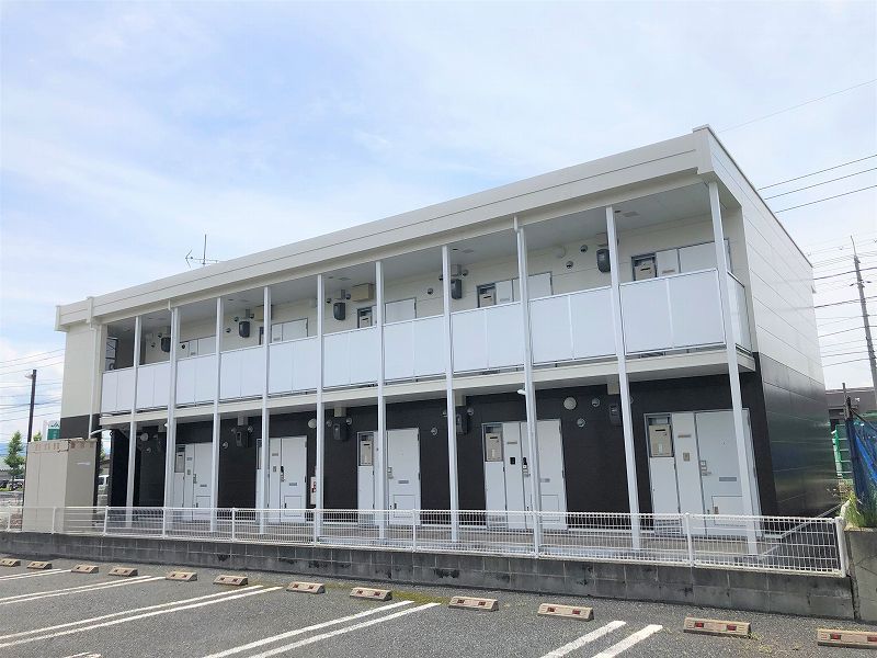 レオパレスニューカロデン 外観