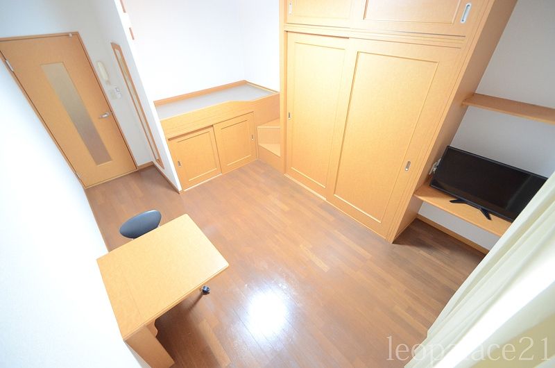 レオパレス牛島 居間