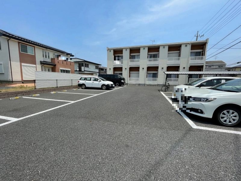レオネクストサニープレイス 駐車場