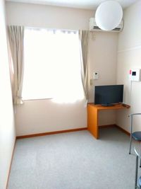 レオパレスベルピーノ 居間