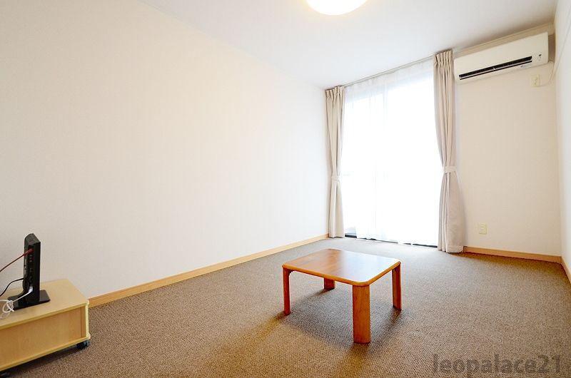 レオパレスアグレアブル 寝室