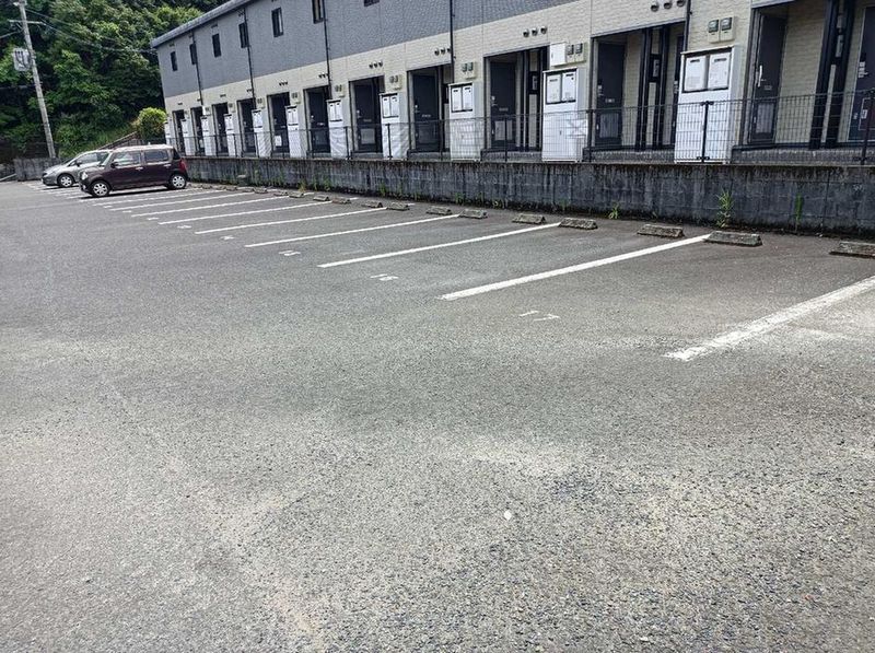 レオパレスるんた 駐車場