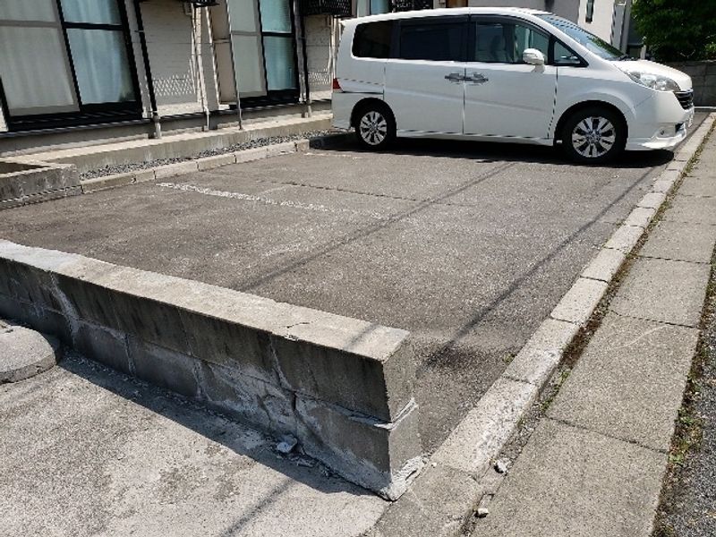 レオパレス清 駐車場