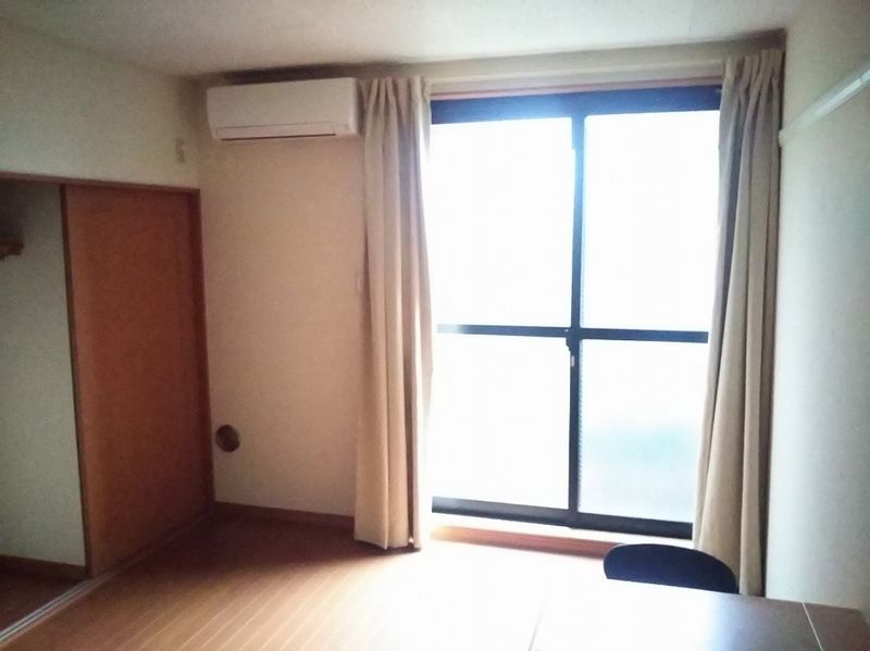 レオパレス吉春Ⅱ 寝室