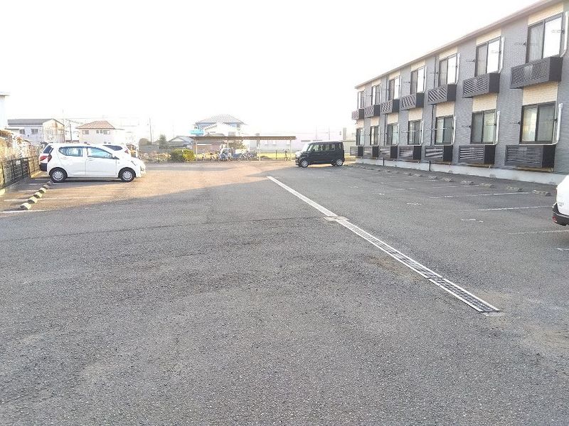 レオパレス川之江中央 駐車場
