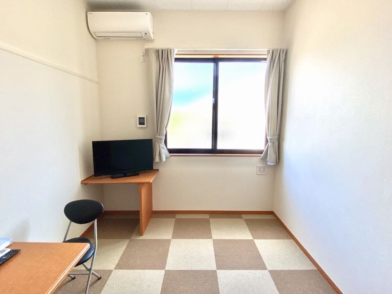 レオパレス小曽根 居間