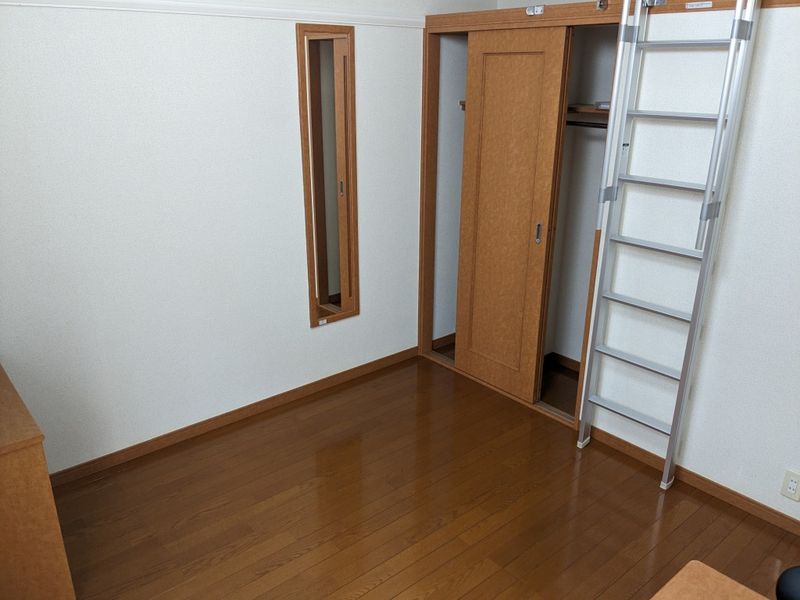 レオパレス薫峰 寝室