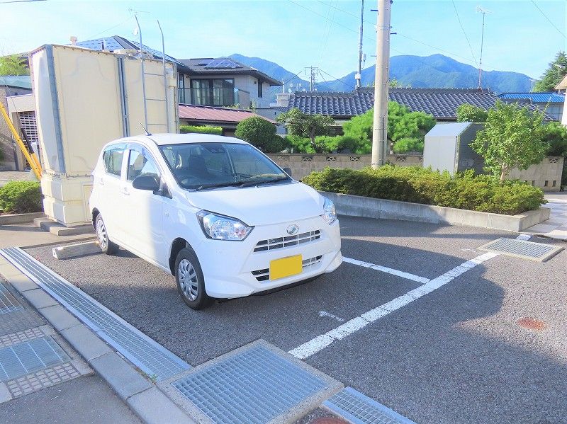 レオパレスメルベーユ 駐車場