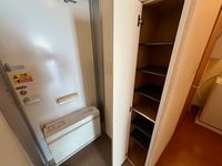 レオパレス花水木 玄関