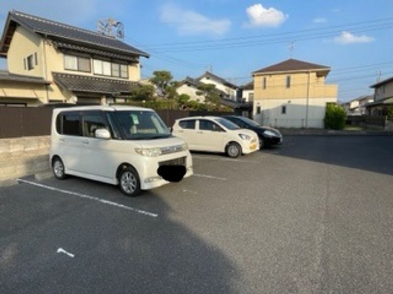 レオパレスアクア 駐車場