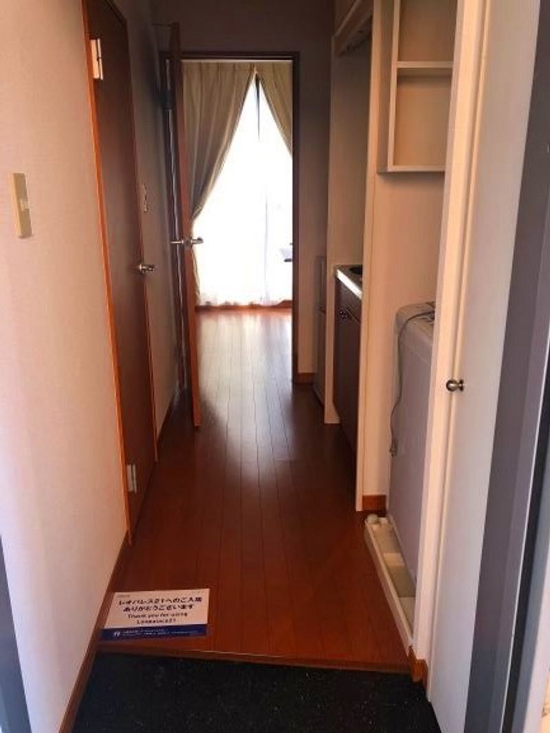 レオパレスかつらぎ 玄関