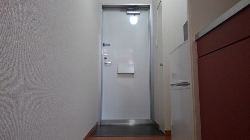 レオパレスサンタモニカ 玄関