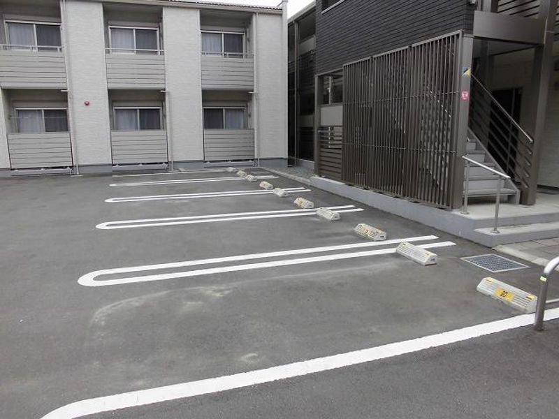 クレイノユーカリ　高見町 駐車場