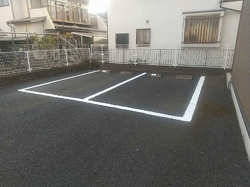 レオパレスカトレア 駐車場