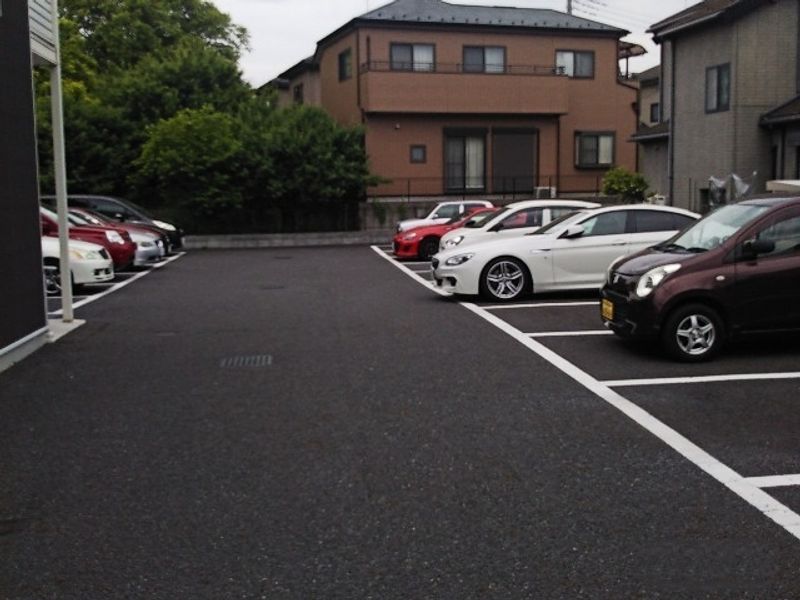 レオネクストブランメゾン 駐車場