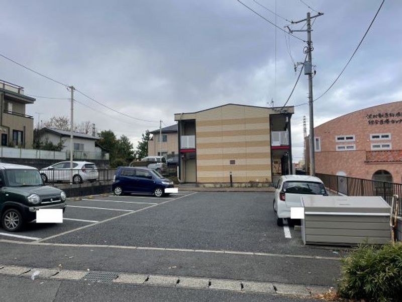 レオパレスマ　メゾン 駐車場