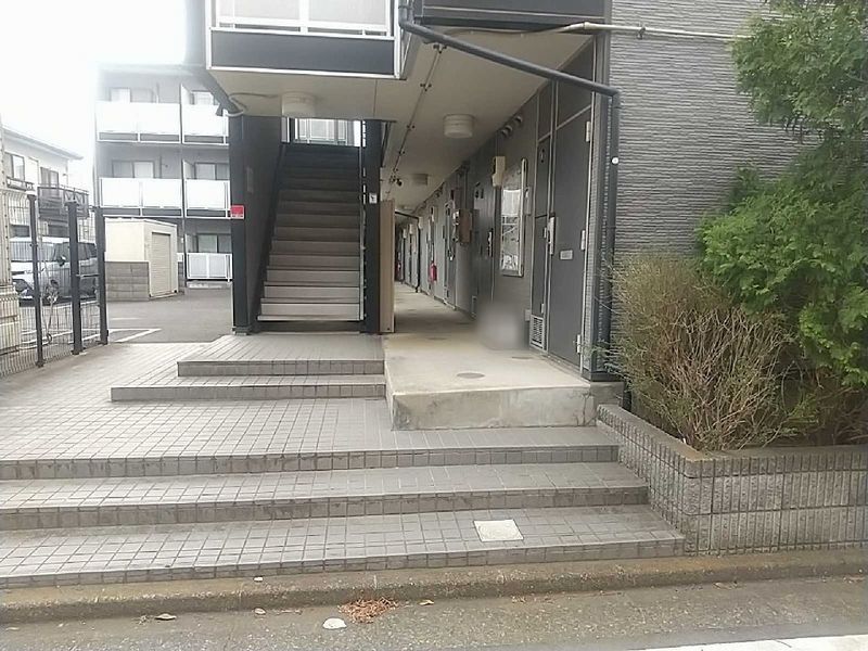 レオパレスあおば エントランス