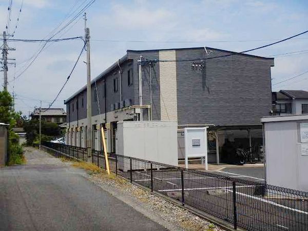 レオパレスアナナス 外観