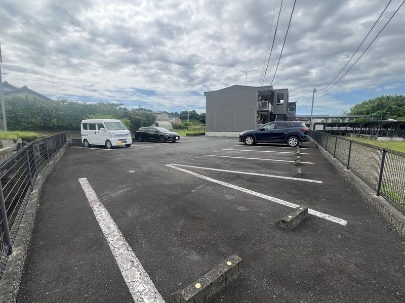 レオパレスクレシア 駐車場