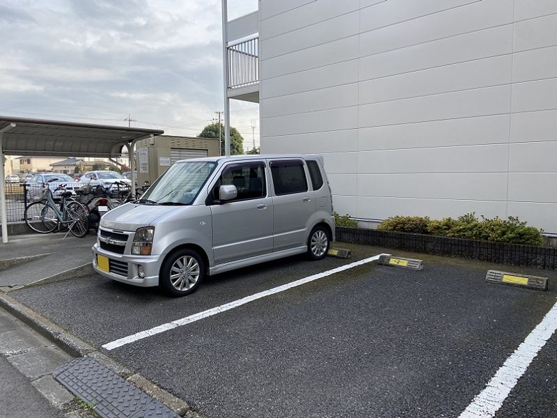 レオパレス寿 駐車場