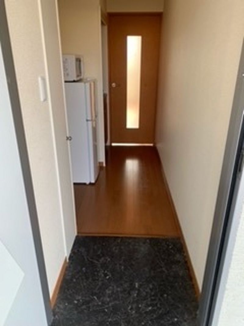 レオパレス阿保 玄関